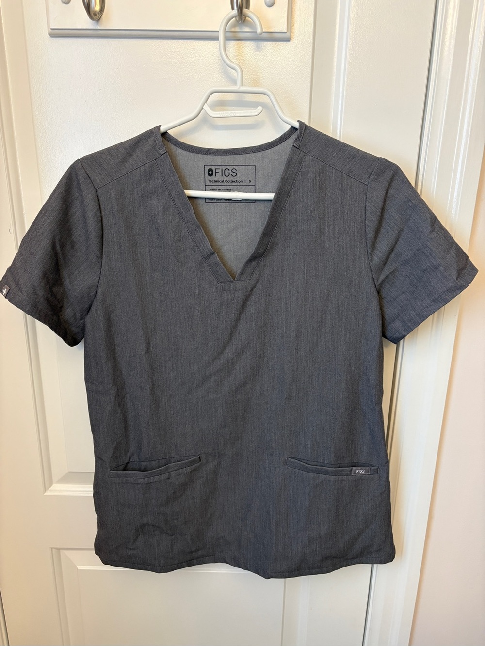 Figs Heathered Gray/Charcoal Casma Scrub Top Size Small